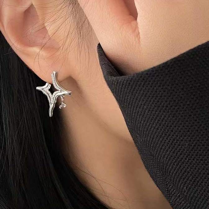 Asterism Rhinestone EarringsThe Asterism Rhinestone Earrings are a beautiful and unique piece of jewelry. They feature a metal geometry design with asterism rhinestones that make them sparkle aAsterism Rhinestone Earrings