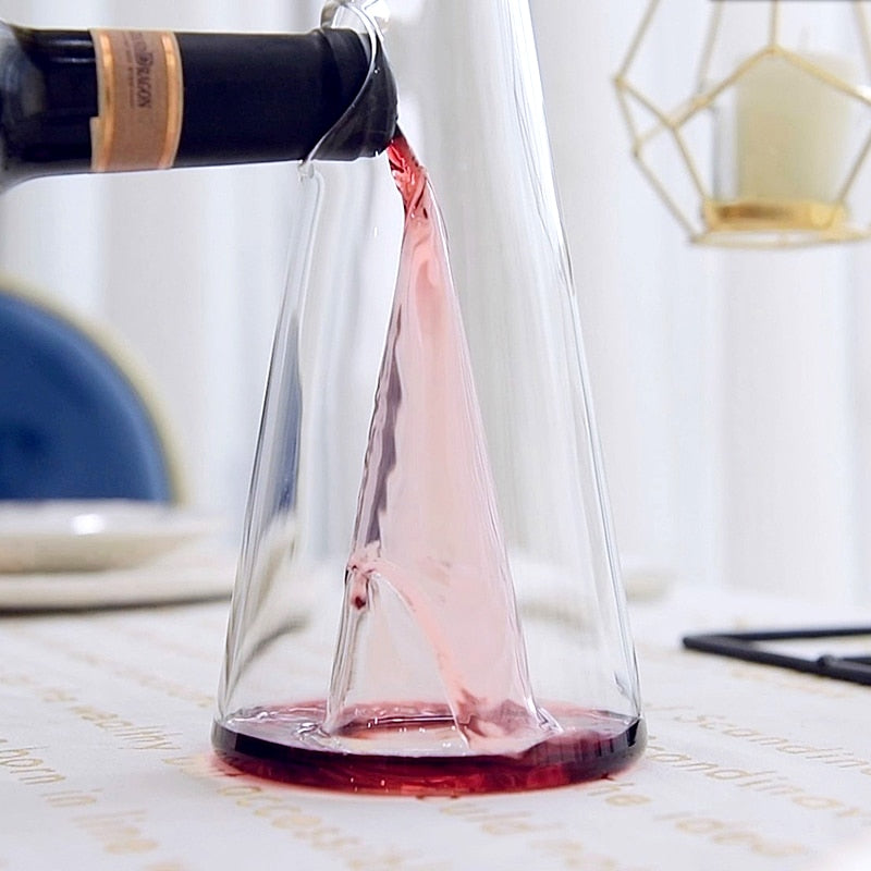 Transparent Wine DecanterSpecifications:
Item: Wine decanterMaterial: GlassSize: Small 350ml, large 750mlShape: PyramidTransparent Wine Decanter