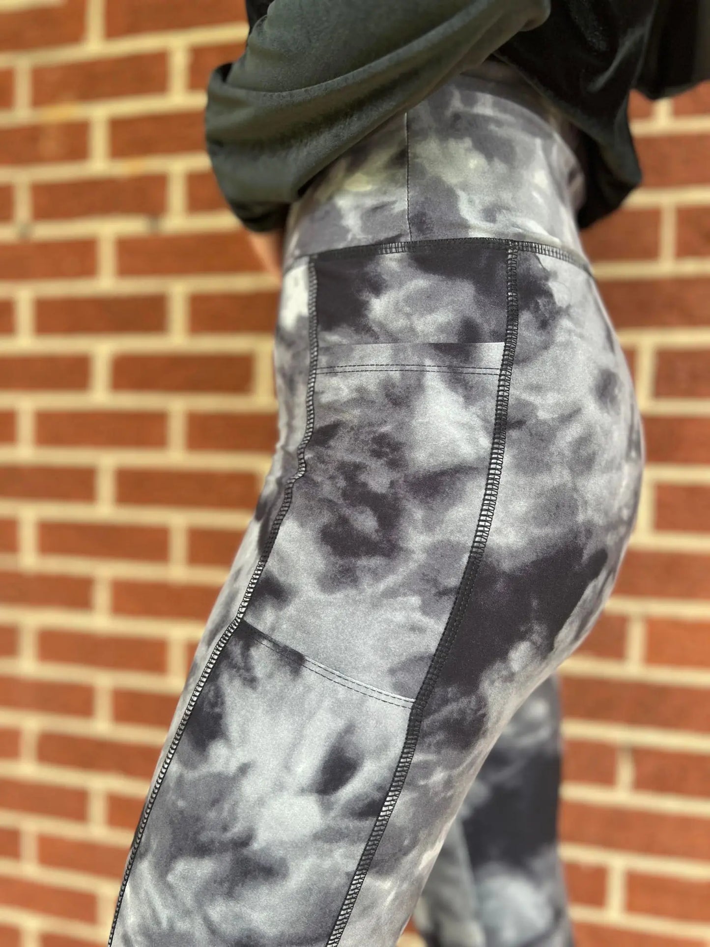 ASK Apparel Butter Soft Tie Dye LeggingsI think I just found my fav pair of leggings! AND they have pockets! These super soft leggings are a must have! And that isn't even the best part! The best part is tApparel Butter Soft Tie Dye Leggings
