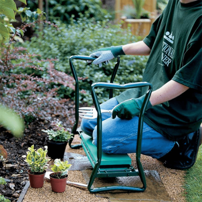 Garden KneelerMaterial: metal and foam
Size: 60x27x49 cm / 23,4x10,5x19,1 inches (L x W x H)
Foam Pad Size: 40.5x15.5x5.5 cm / 15.8x6.0x2.1 inches (L x W x H)
Small bag size: 27.5Garden Kneeler