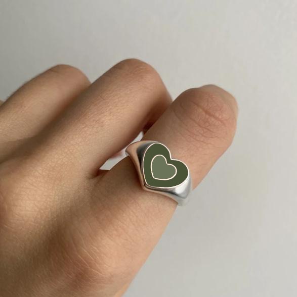 Creative Love Heart RingProduct InformationMaterialï¼Alloy+color retention of electroplatingSizeï¼size 6/7/8Weightï¼As the picture showNote:Please allow slight deviation in color or sizeCreative Love Heart Ring