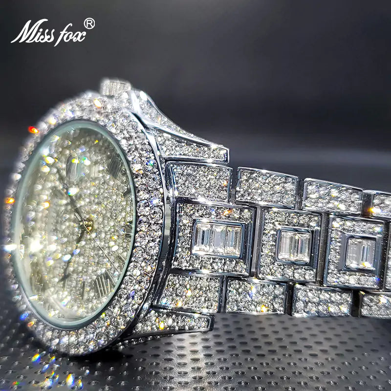 Masculino Diamond Quartz WatchesIntroducing the exquisite Masculino Diamond Quartz Watch! This luxurious timepiece is graced with a stunning diamond at its center, encircled by a sleek gold case. TMasculino Diamond Quartz Watches