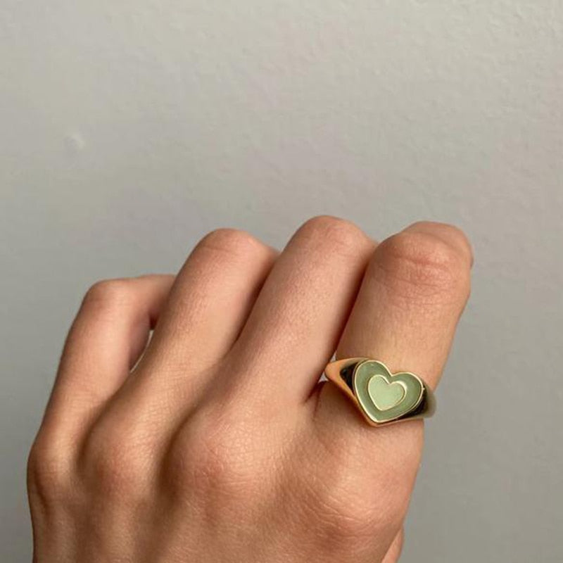 Creative Love Heart RingProduct InformationMaterialï¼Alloy+color retention of electroplatingSizeï¼size 6/7/8Weightï¼As the picture showNote:Please allow slight deviation in color or sizeCreative Love Heart Ring