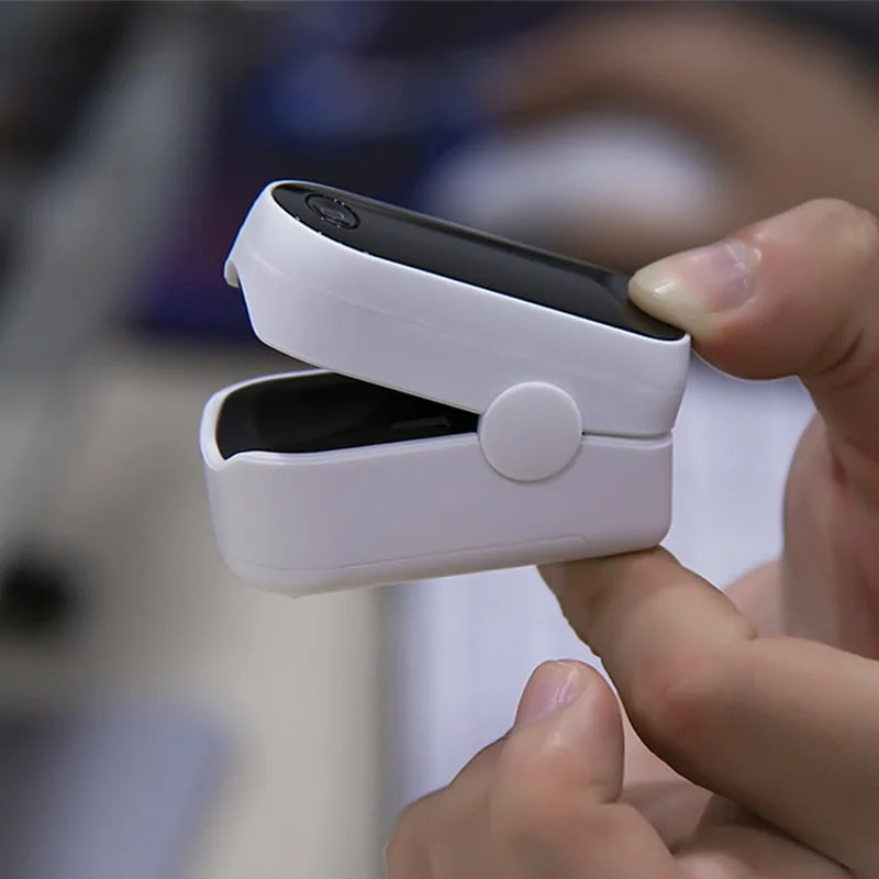 Medical Digital Pulse OximeterIntroducing our Finger Pulse Oximeter: the affordable and accurate solution for monitoring pulse rates and blood oxygen saturation levels with ease and precision. DeMedical Digital Pulse Oximeter