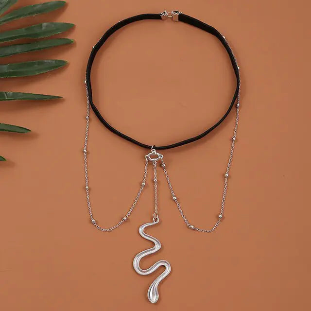 Leg Thigh ChainShine bright this summer with our Leg Thigh Chain! Designed to add a touch of glamour to your beach look, this body chain is a must-have accessory for every fashion-Leg Thigh Chain