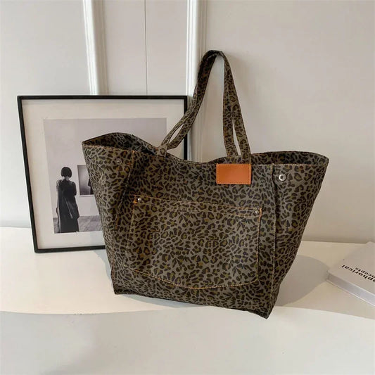Oversized leopard print canvas shoulder bag, large capacity, for women, 2024 winter collection.