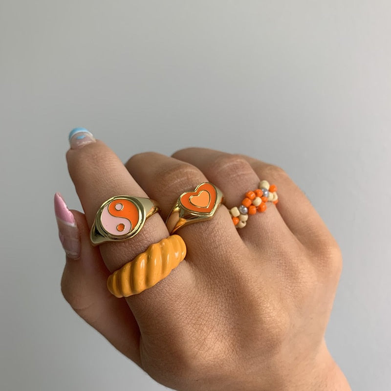 Creative Love Heart RingProduct InformationMaterialï¼Alloy+color retention of electroplatingSizeï¼size 6/7/8Weightï¼As the picture showNote:Please allow slight deviation in color or sizeCreative Love Heart Ring