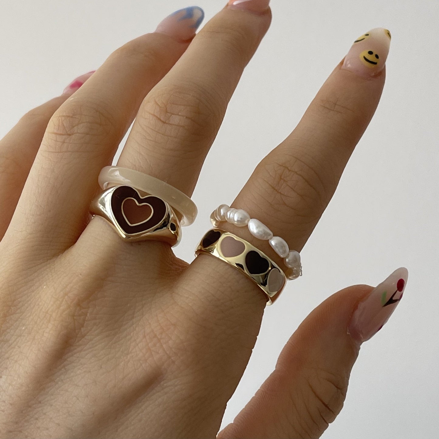 Creative Love Heart RingProduct InformationMaterialï¼Alloy+color retention of electroplatingSizeï¼size 6/7/8Weightï¼As the picture showNote:Please allow slight deviation in color or sizeCreative Love Heart Ring