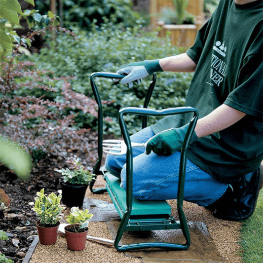 Garden KneelerMaterial: metal and foam
Size: 60x27x49 cm / 23,4x10,5x19,1 inches (L x W x H)
Foam Pad Size: 40.5x15.5x5.5 cm / 15.8x6.0x2.1 inches (L x W x H)
Small bag size: 27.5Garden Kneeler