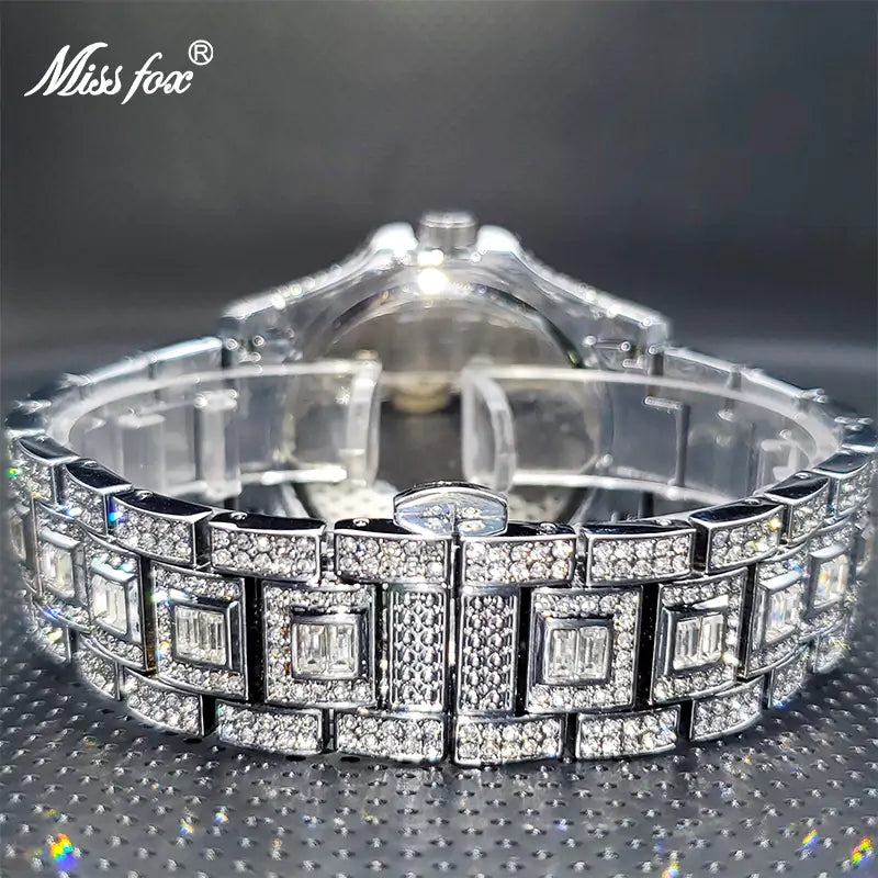 Masculino Diamond Quartz WatchesIntroducing the exquisite Masculino Diamond Quartz Watch! This luxurious timepiece is graced with a stunning diamond at its center, encircled by a sleek gold case. TMasculino Diamond Quartz Watches