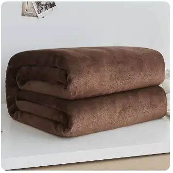 Fleece Plush Blankets For BedsDescription:Stay cozy with our solid color flannel blanket, crafted from high-quality microfiber polyester for ultimate softness and warmth. Perfect for beds, sofas,Fleece Plush Blankets